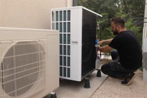 The Difference Between a Heat Pump & an Air Conditioner